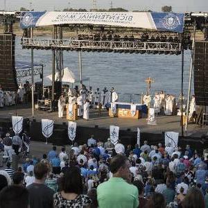 Mass under the Gateway Arch